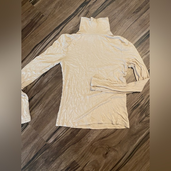 Beige turtleneck - Picture 1 of 2